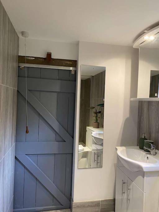 Cosy 1 Bedroom Country Lodge With Free Parking Watlington  Exterior photo